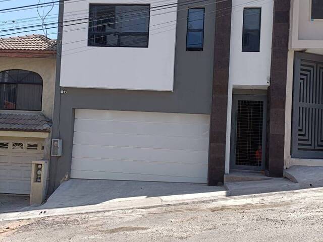 #748 - Casa para Venta en Tijuana - BC - 1