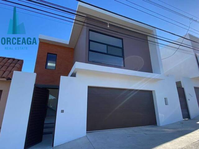 #832 - Casa para Venta en Tijuana - BC - 2