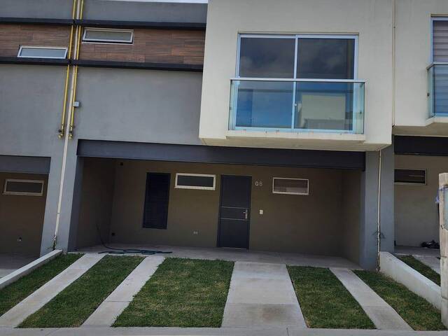 #873 - Casa para Venta en Tijuana - BC - 1