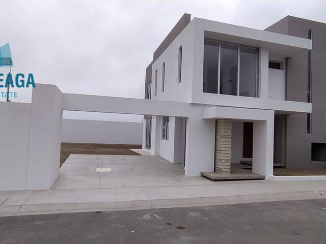 #1039 - Casa para Venta en Playas de Rosarito - BC - 1