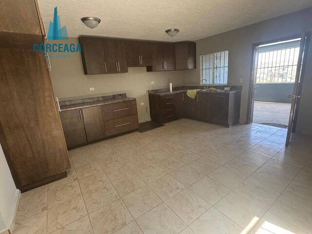 #1133 - Casa para Renta en Tecate - BC - 1